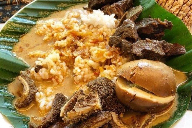 Nasi Gandul Pati: Sup Daging Gurih Khas Jawa Tengah