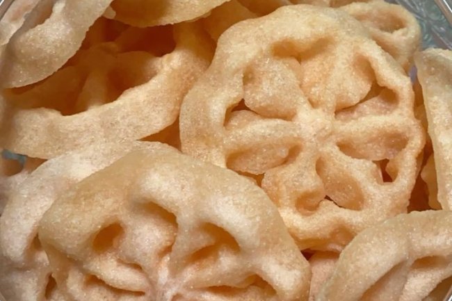 Kue Kembang Goyang: Keindahan Rasa dan Bentuk di Hari Raya