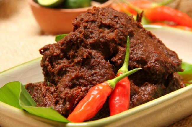 Rendang Ayam vs. Rendang Daging: Mana yang Lebih Enak?