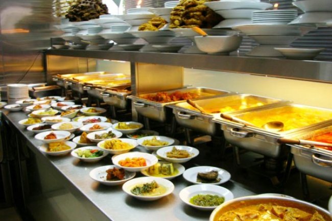 Keunikan Warung Nasi Padang: Dari Penyajian hingga Layanannya