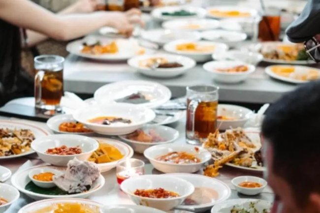 Review Jujur: Mencoba Semua Menu di Satu Paket Catering Padang