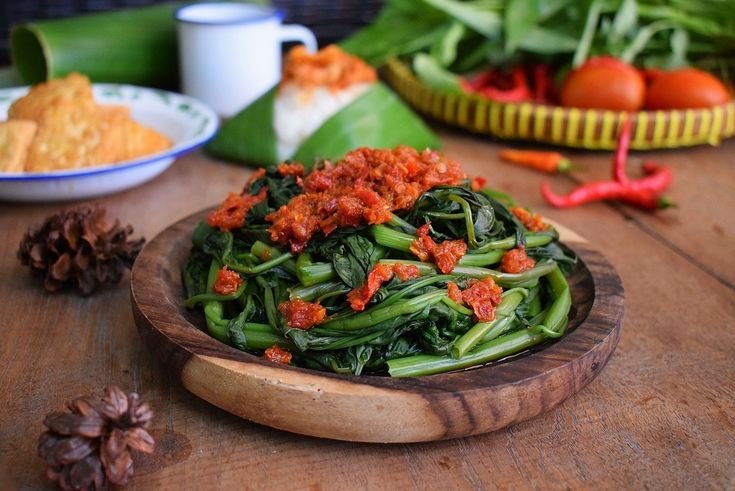 Plecing Kangkung: Sayuran Segar dengan Sambal Pedas