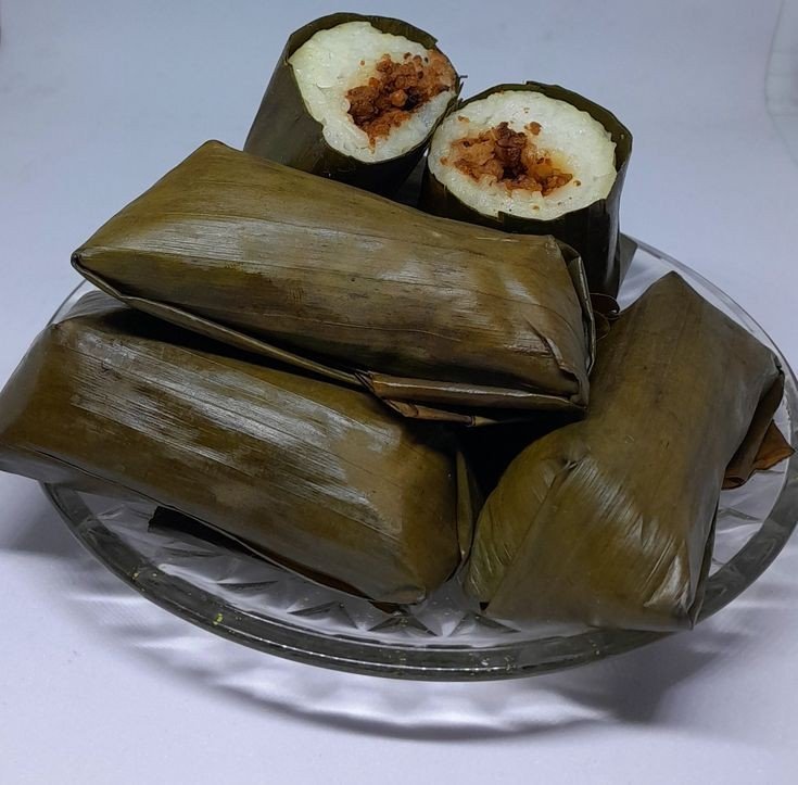 Lontong Isi Ayam: Menu Berat yang Tetap Pas untuk Takjil