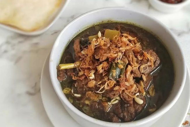 Tips Makan Rawon Tanpa Khawatir Kolesterol Naik