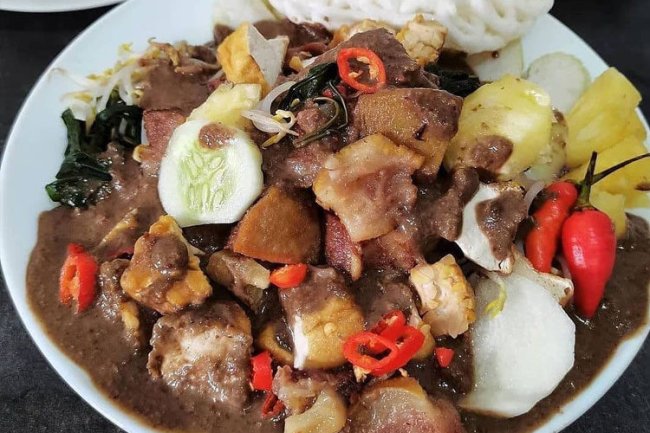 Perpaduan Unik Manis, Pedas, dan Gurih dalam Rujak Cingur