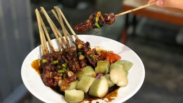 Jejak Kearifan Lokal dalam Sate Madura yang Legendaris