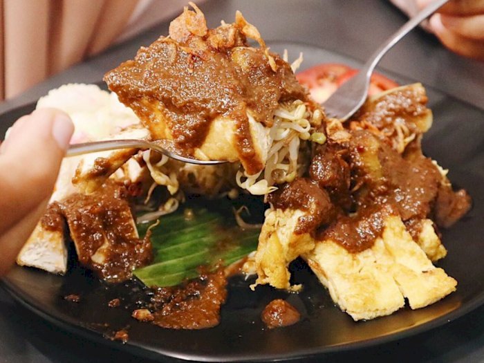Tahu Tek dan Kehangatan Kebersamaan di Warung Kaki Lima