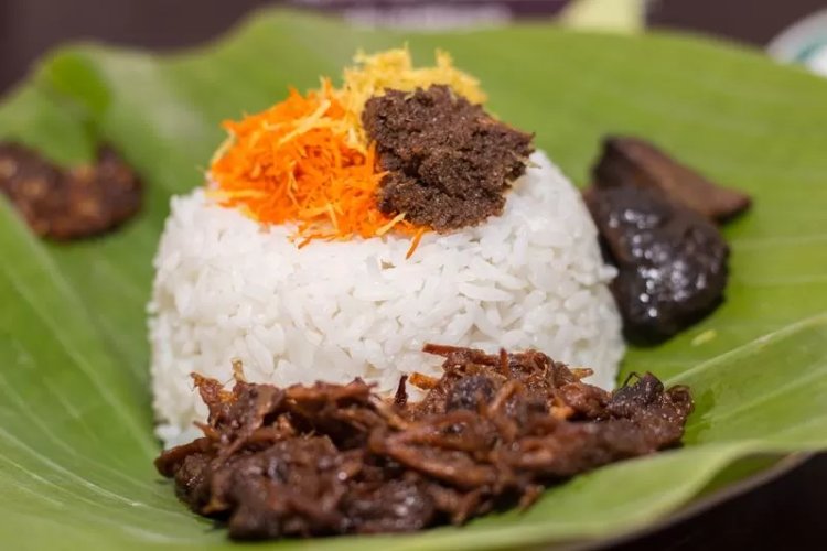 Menikmati Nasi Krawu di Pagi Hari, Sarapan Favorit Warga Gresik