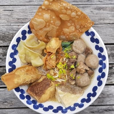 Dari Pedagang Kaki Lima hingga Restoran, Perjalanan Bakso Malang