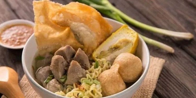 Bakso Malang dan Keunikan Kerupuk Pangsitnya